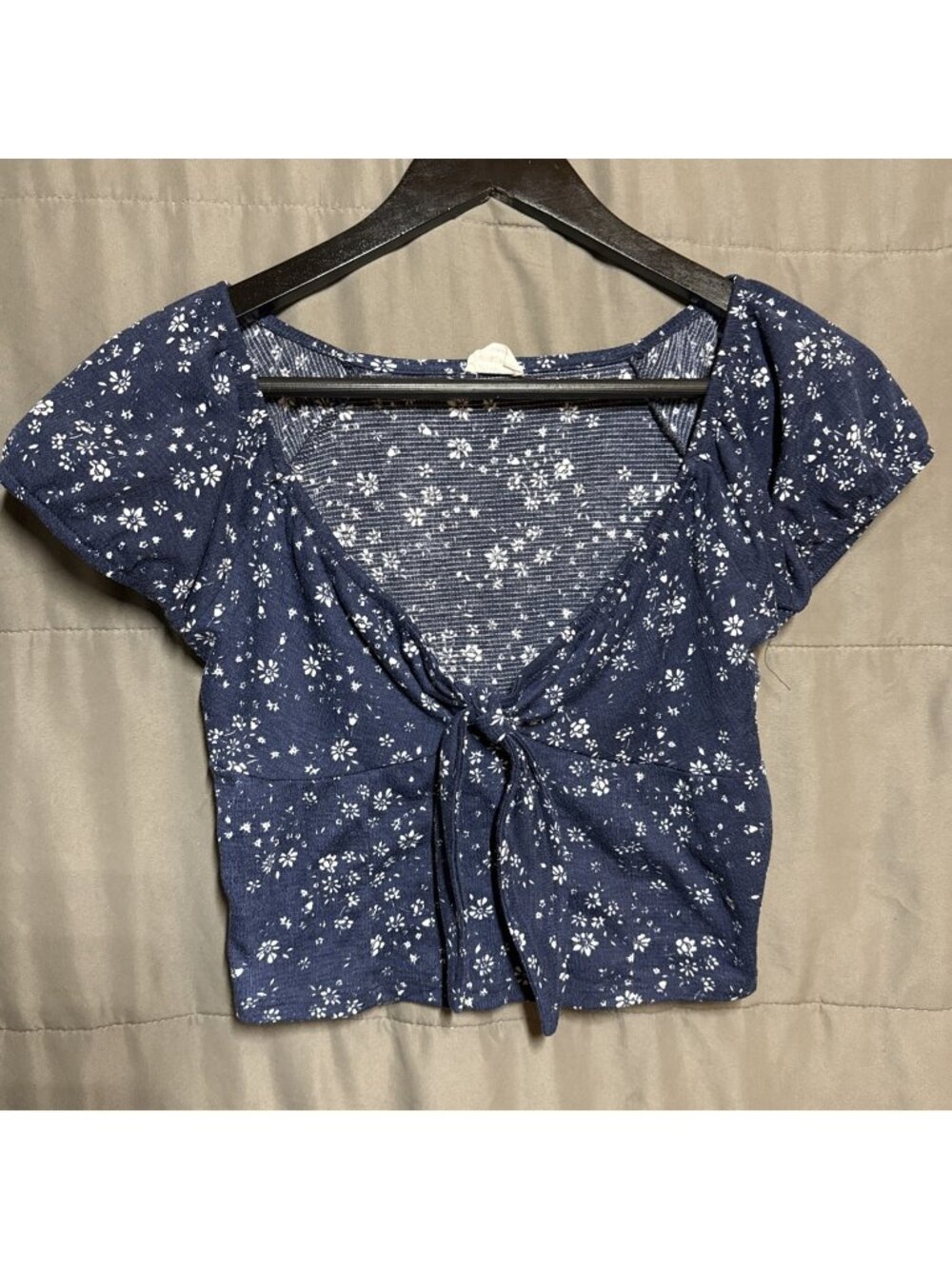 Cotton On Crop Top Blouse Womens Size S Blue White Floral Puff Sleeve Keyhole Bo